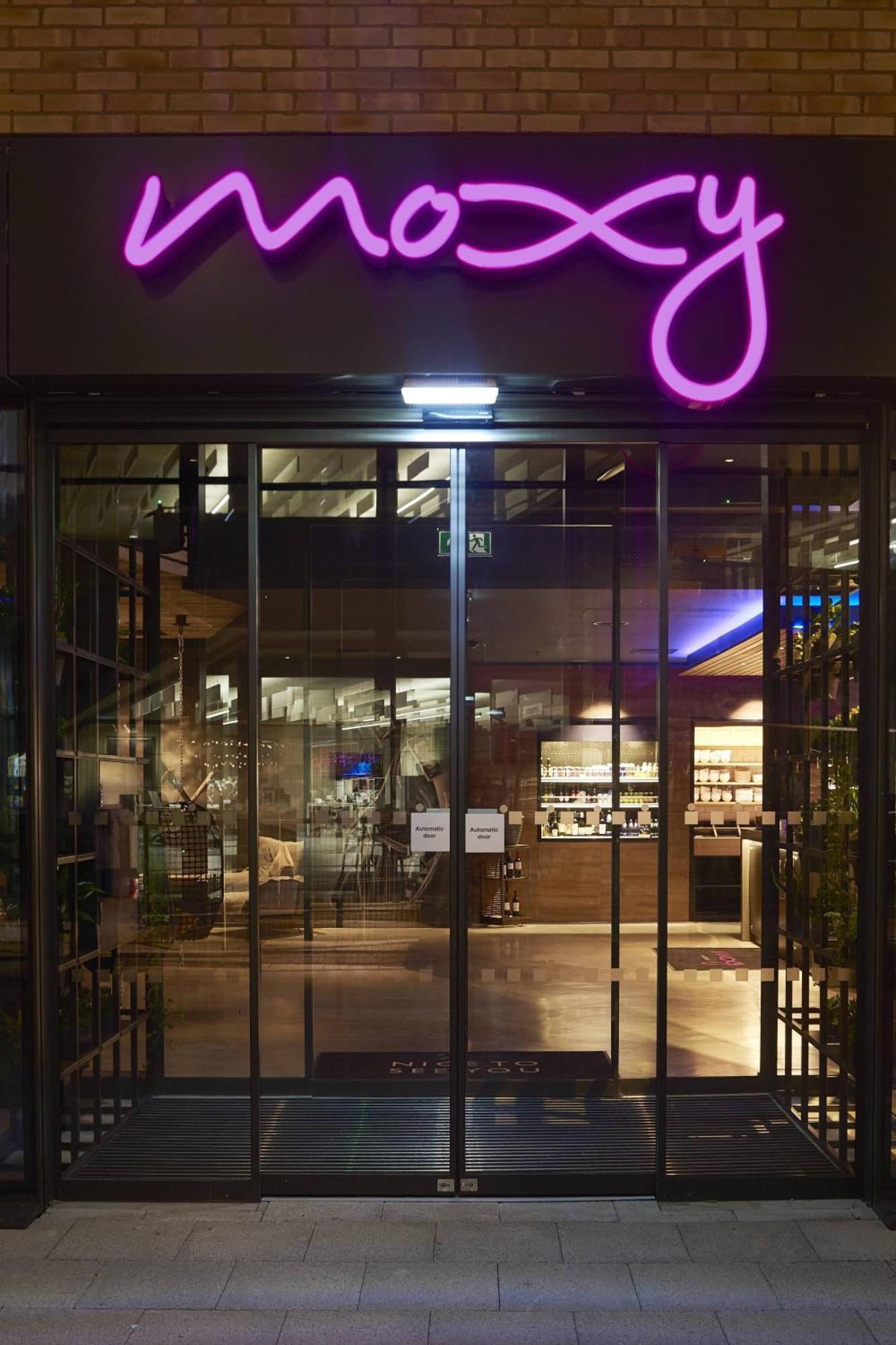 Готель Moxy Йорк Екстер'єр фото